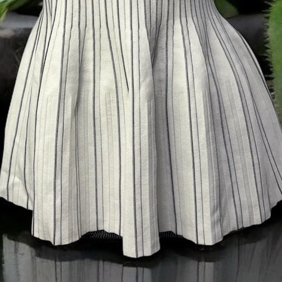 Theory Black & White Peplum shell blouse size M - Picture 6 of 9